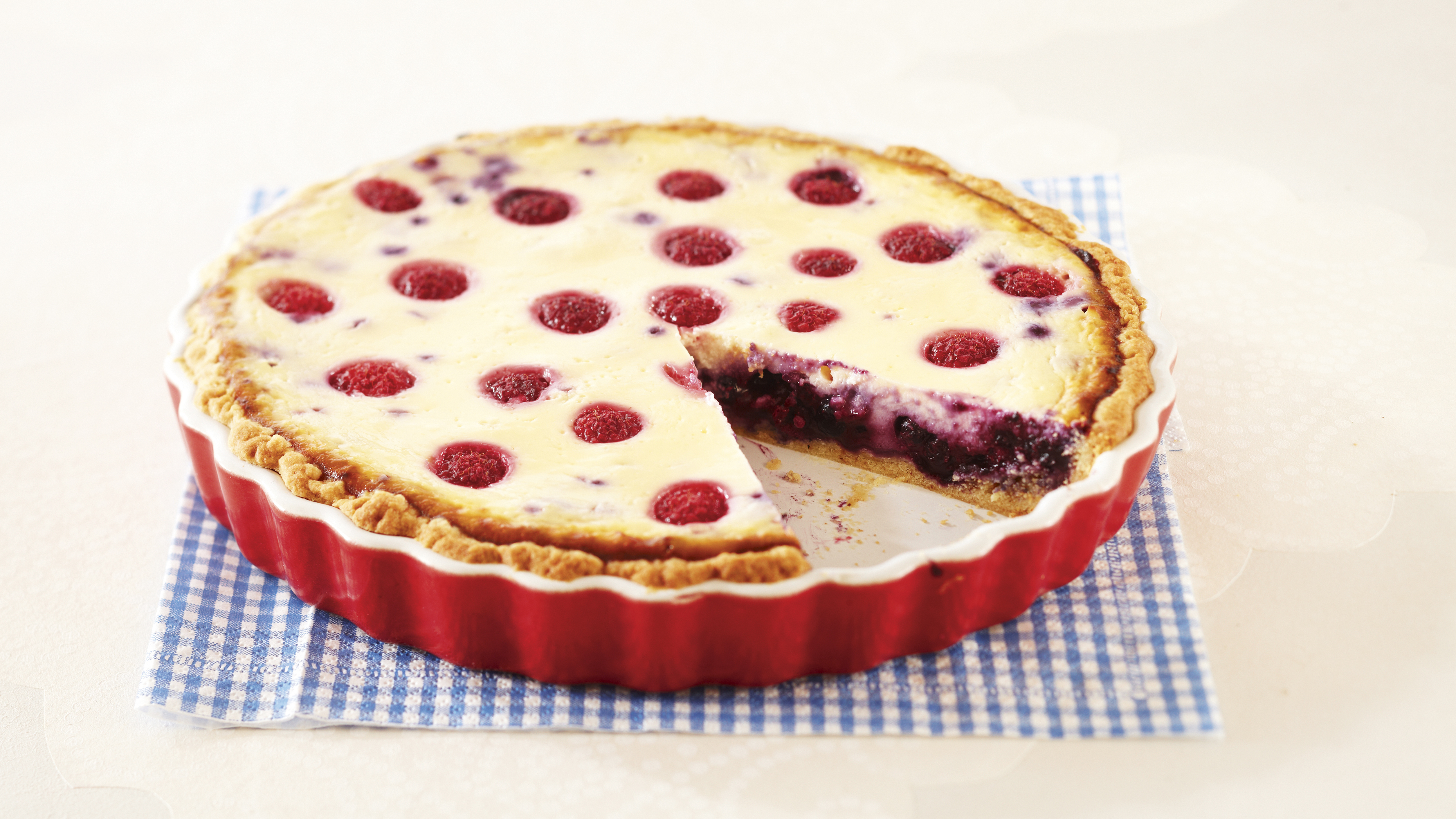 Rahkainen kuningatarpiirakka