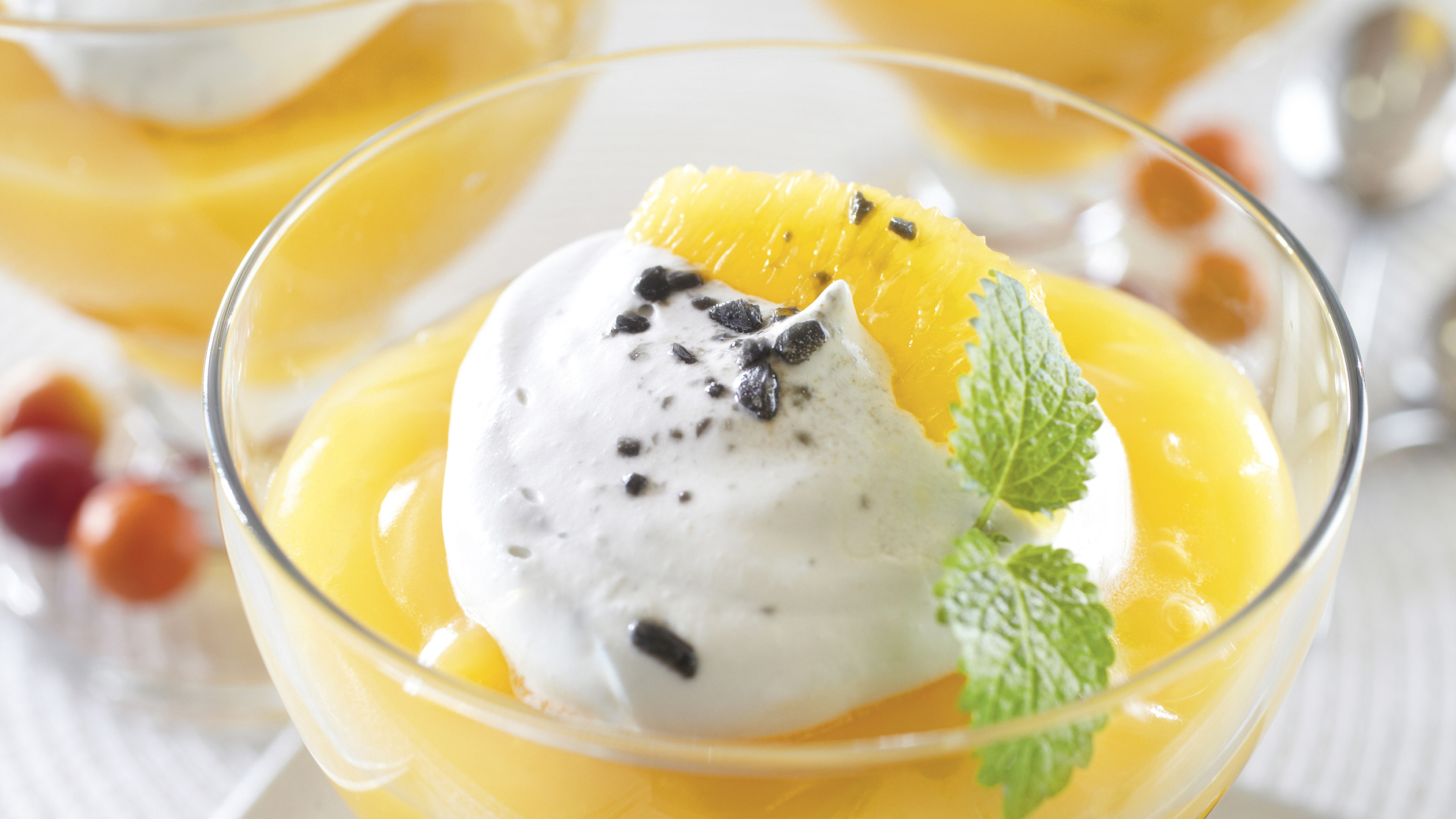 Appelsiinikiisseli ja salmiakkivaahto