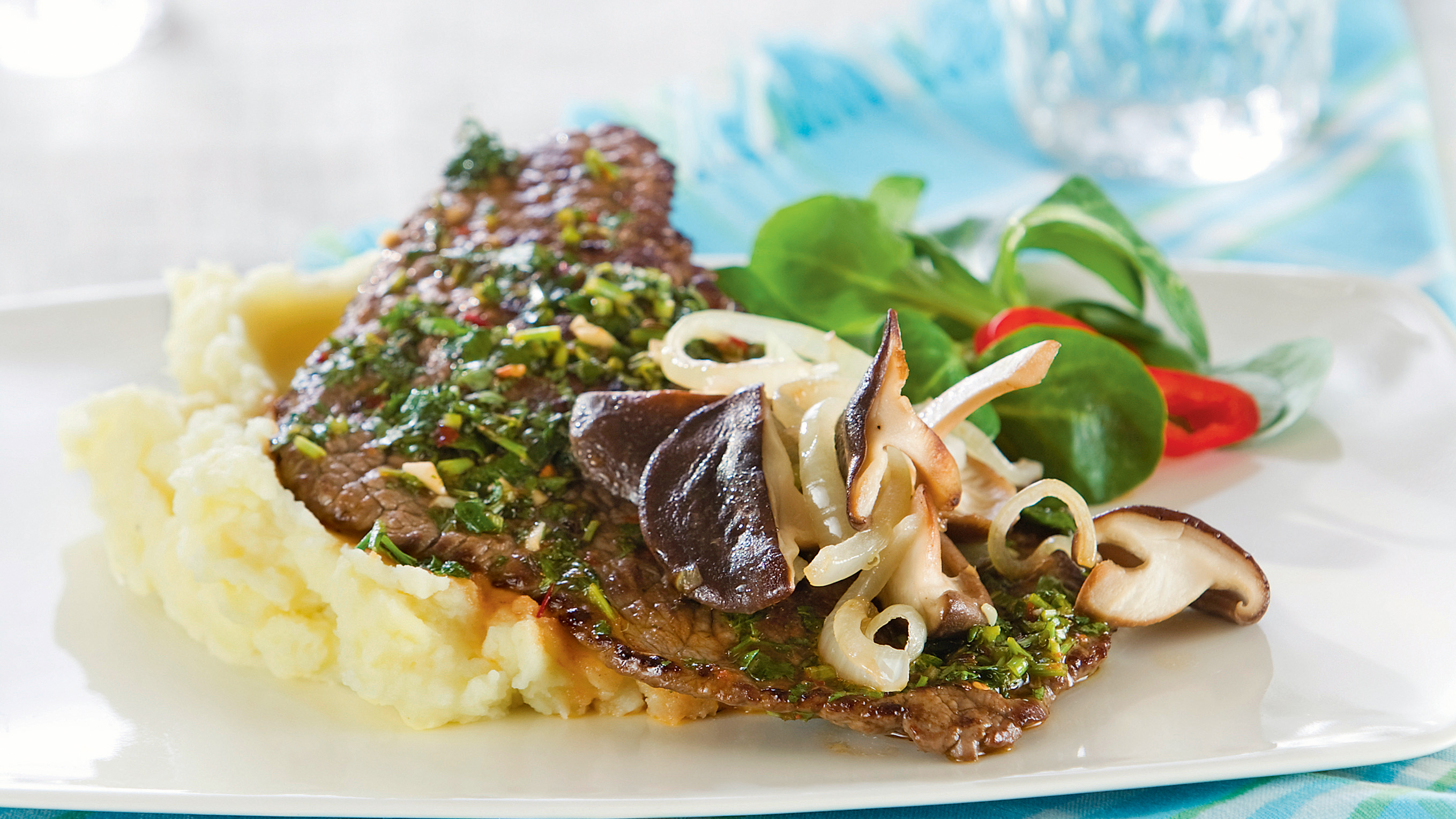 Lehtipihvit ja chimichurrikastike