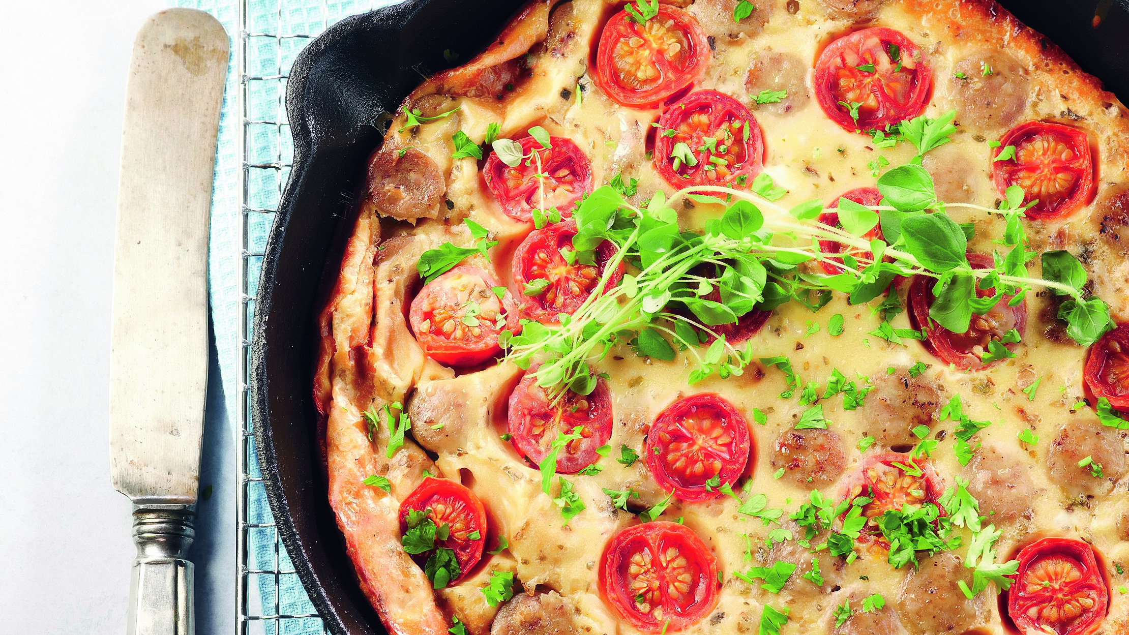 Bratwurstipannukakku