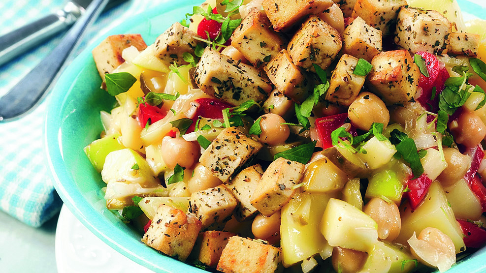 Peruna-kikherne-tofusalaatti