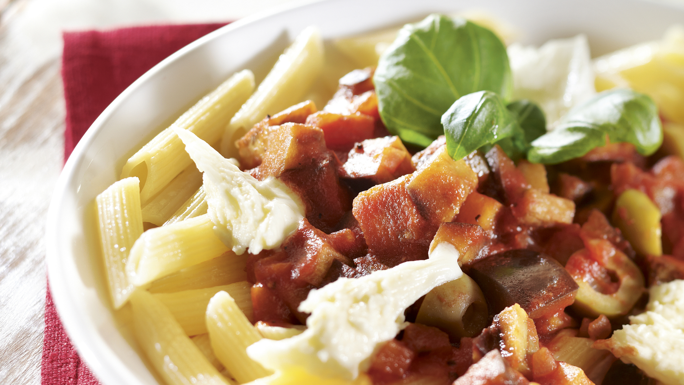 Munakoisopasta eli Pasta alla Norma