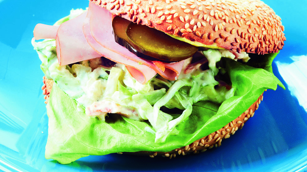 Kiinankaalicoleslaw-bagelit