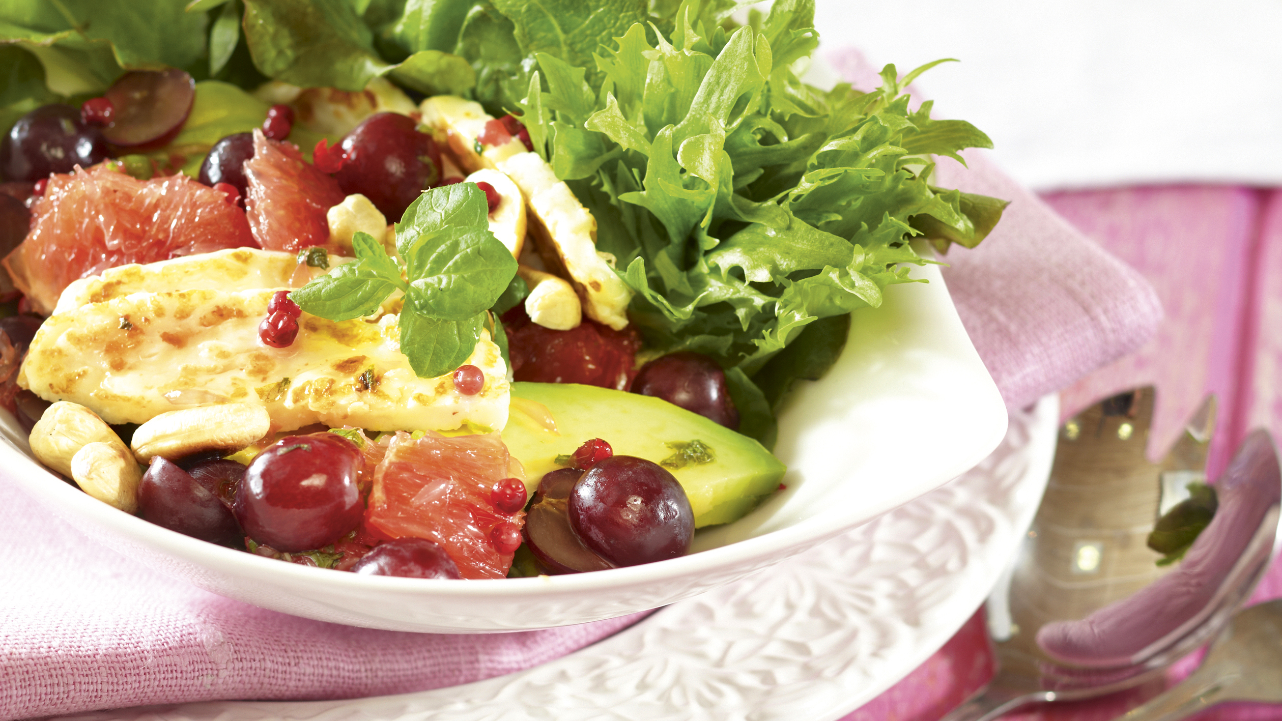 Grillijuustosalaatti