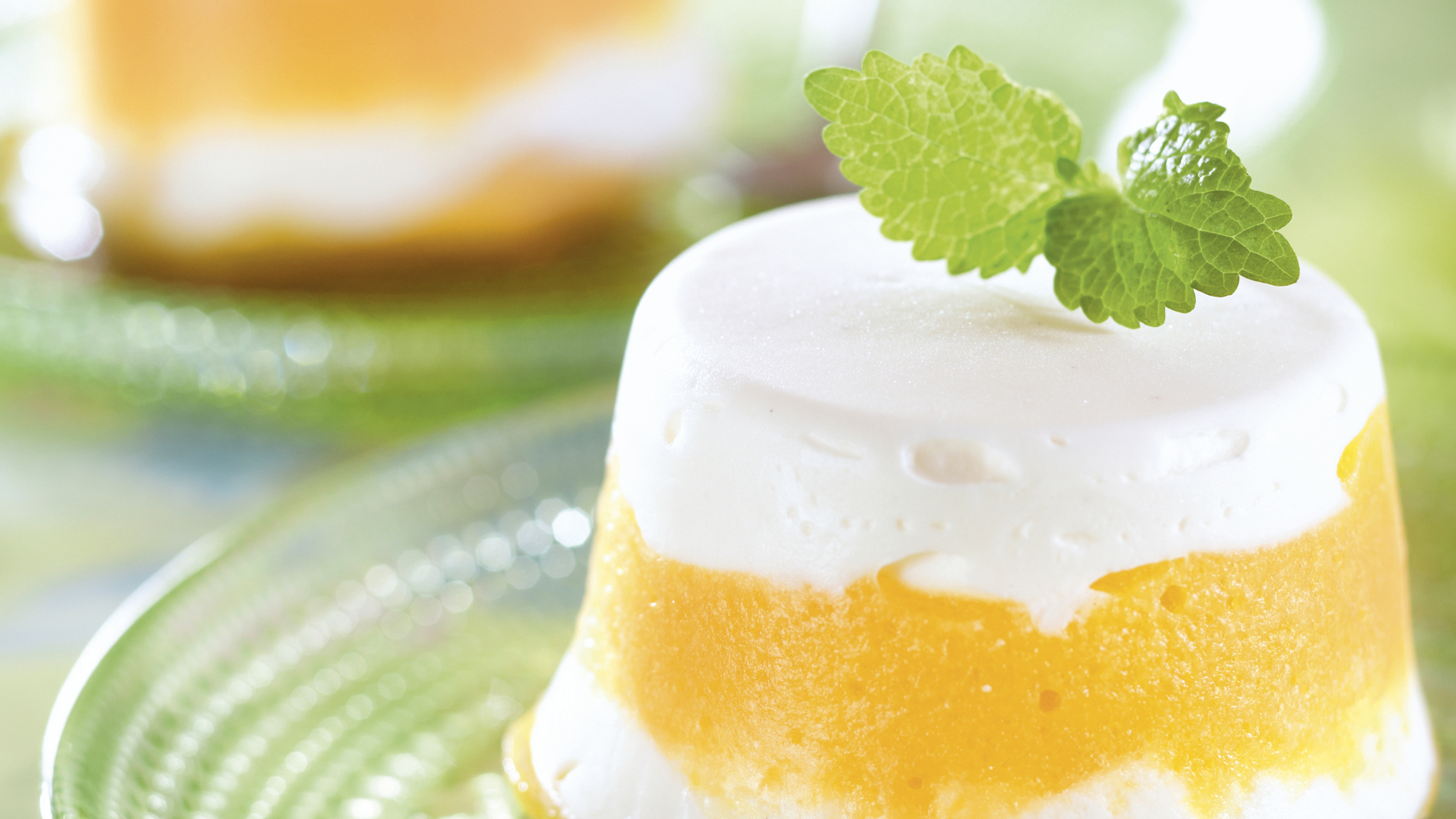 Keltainen persikkaviettelys