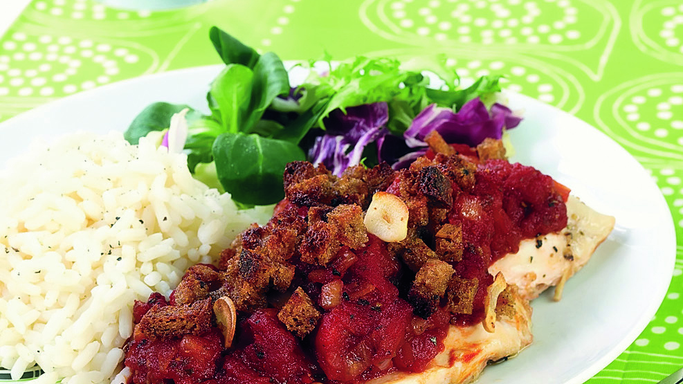 Tomaatti-ruisleipägratinoidut broilerinfileepihvit