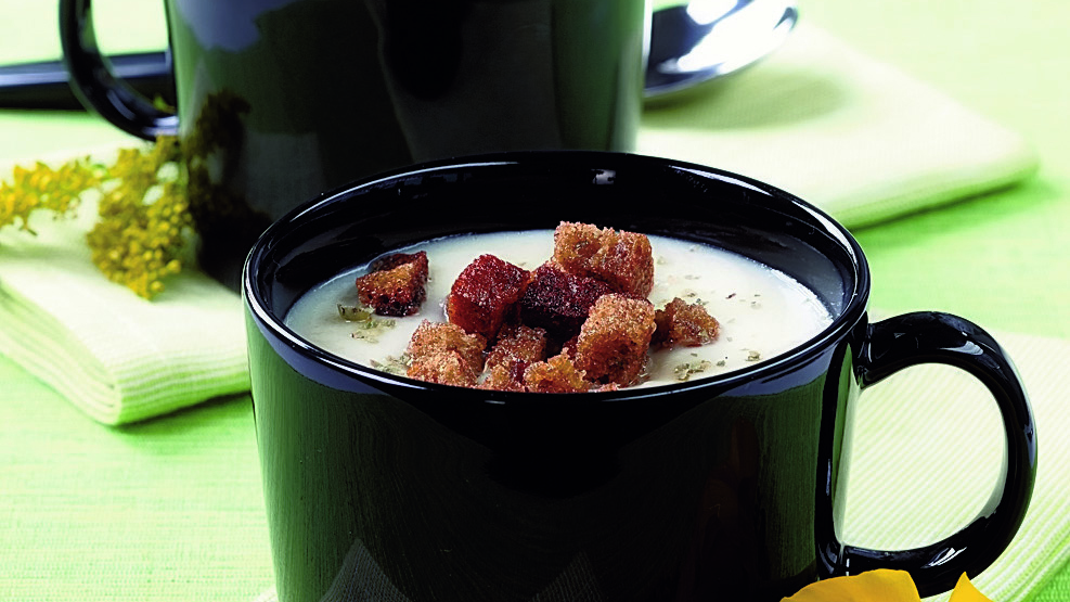 Pehmeä kasvissosekeitto ja aniskrutongit