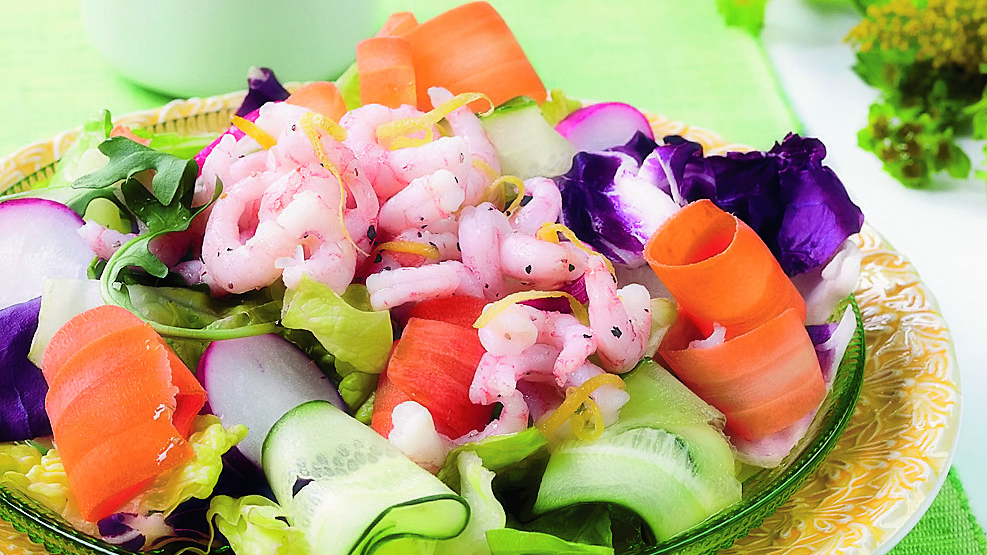 Katkarapusalaatti ja avokadokastike