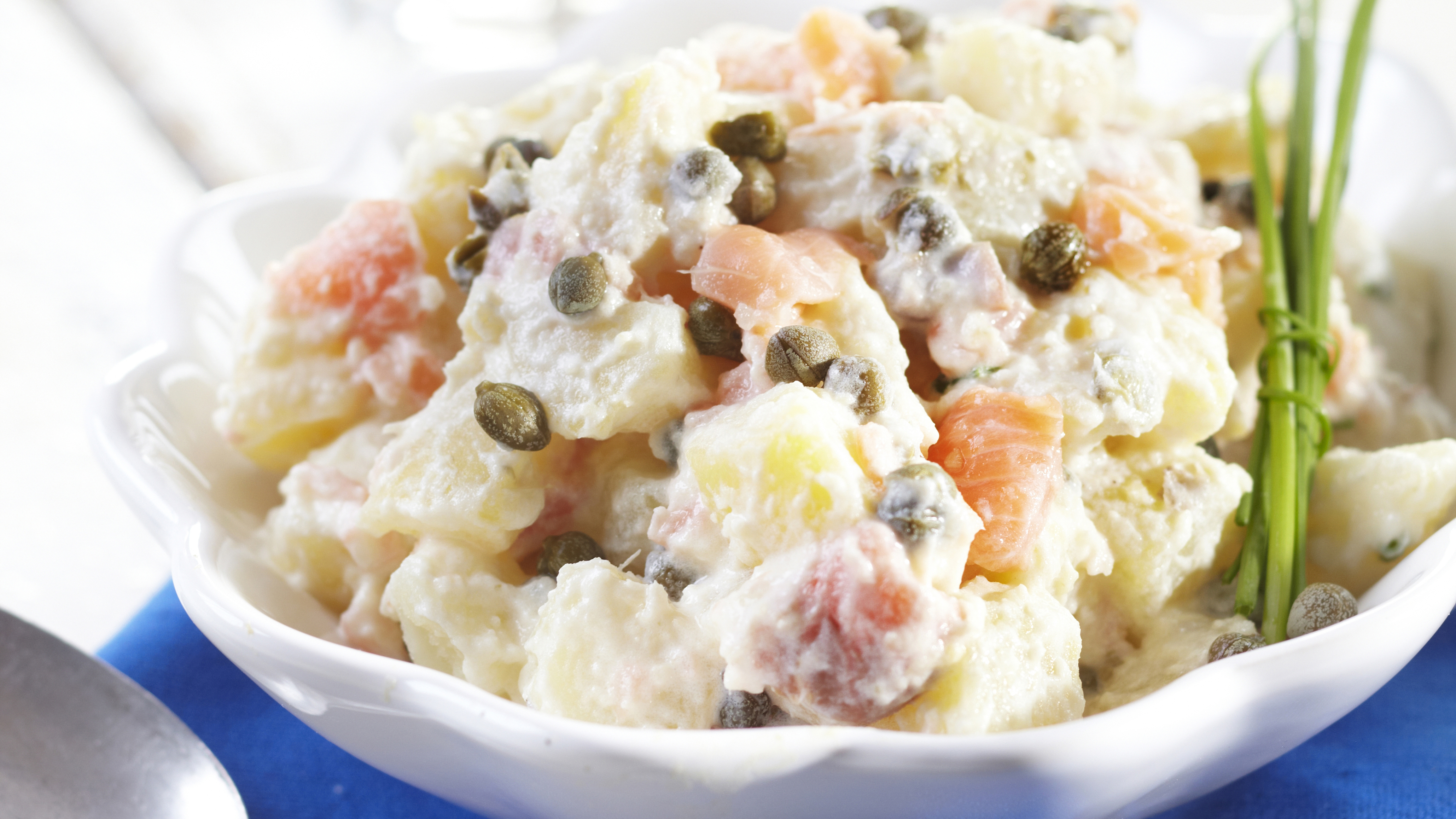 Inkiväärilohi-perunasalaatti