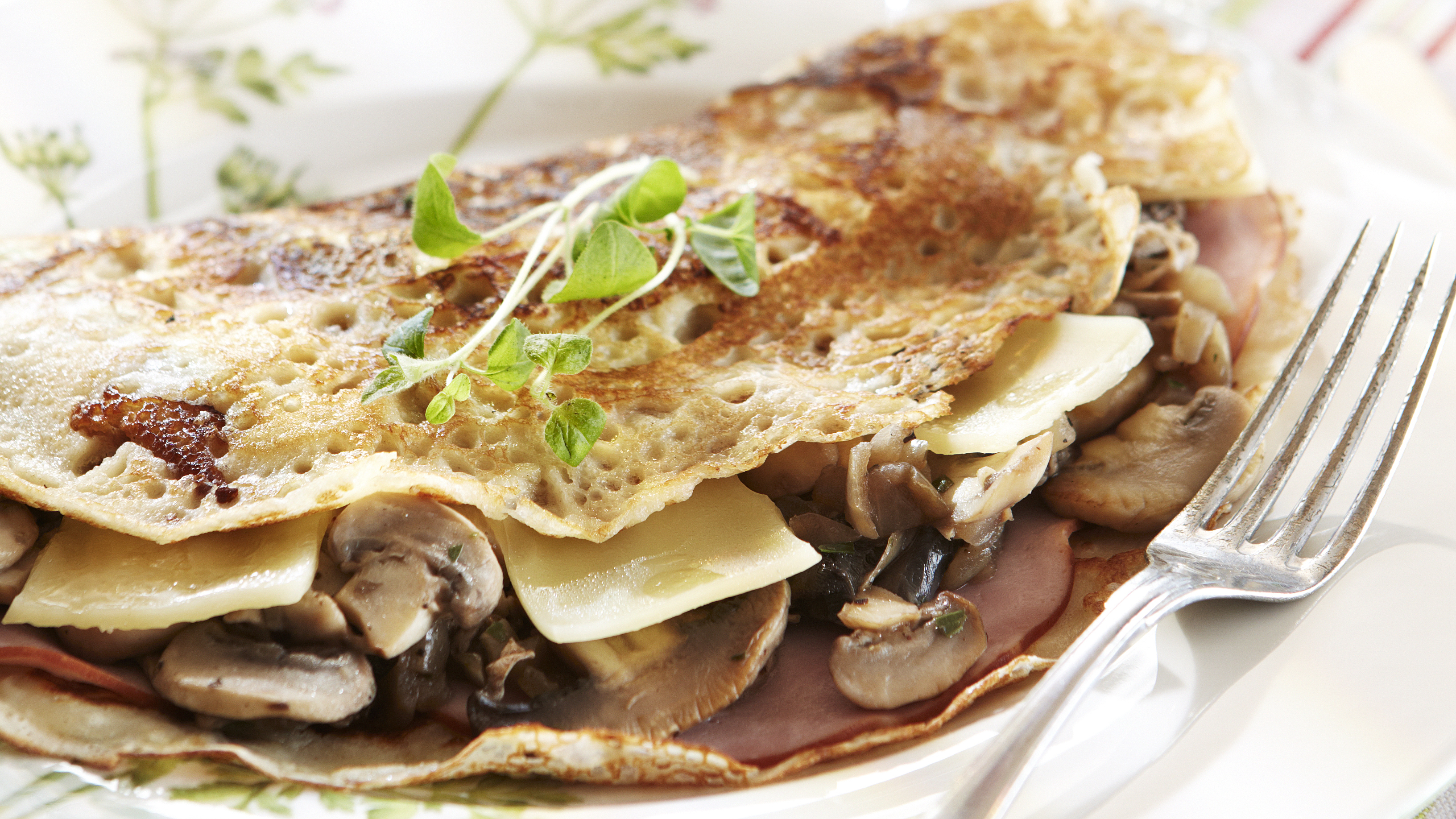 Kinkkutäytteiset ohukaiset