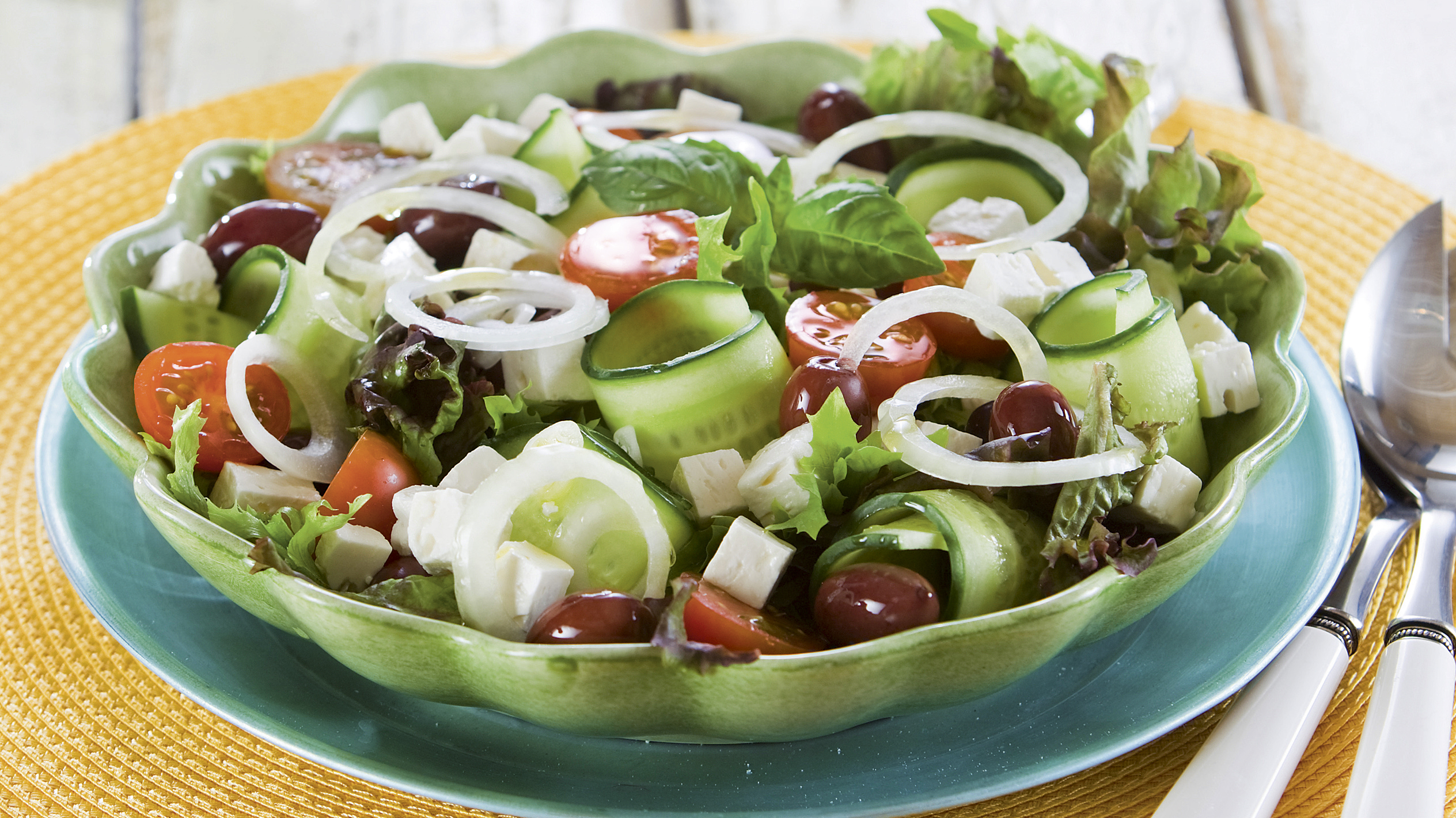 Kevennetty kreikkalainen salaatti