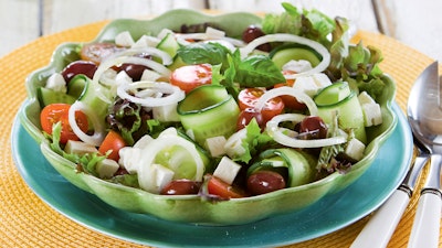 Kevennetty kreikkalainen salaatti