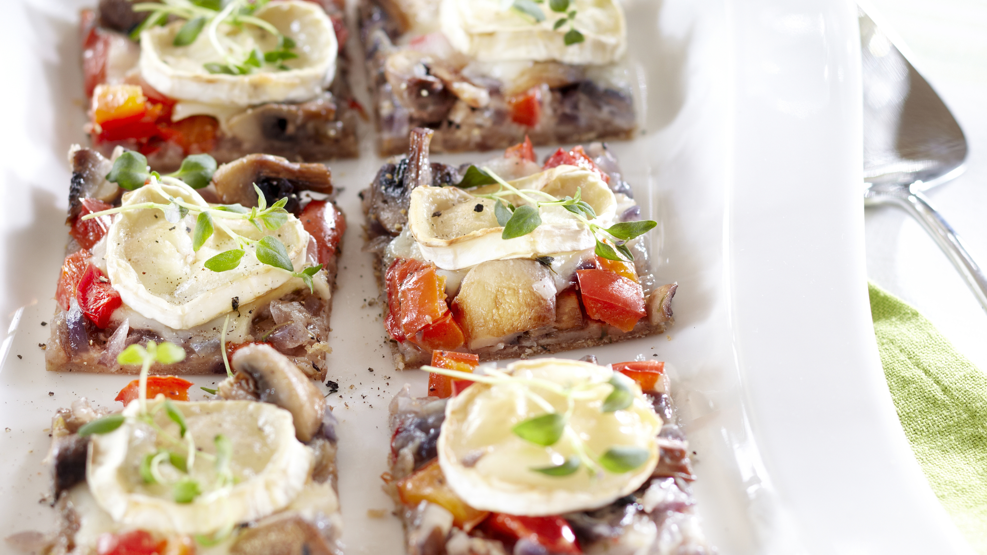 Rukiinen vuohenjuusto-sienipiiras