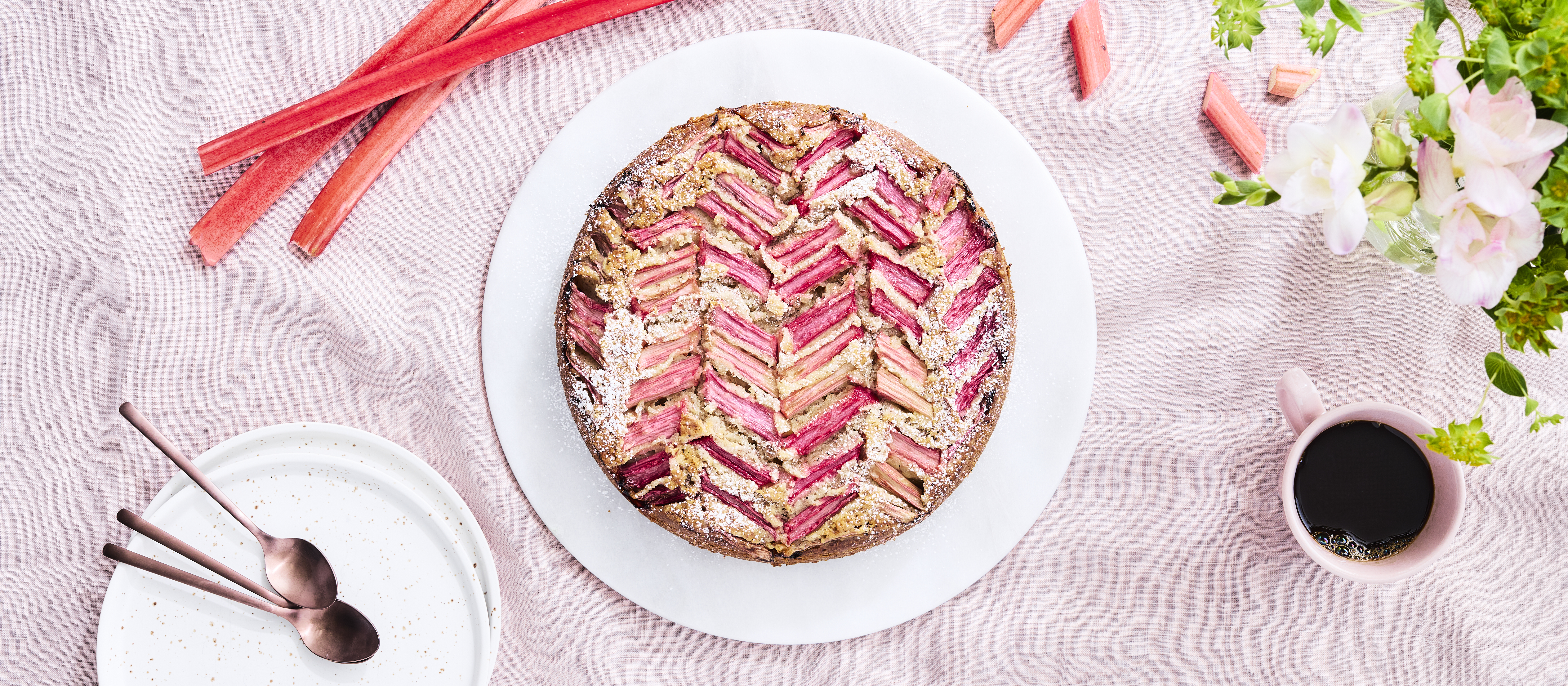 Manteli-raparperikakku