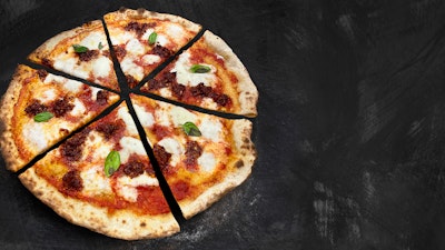 Pizzanpaistajien ohut ja rapea pizzapohja