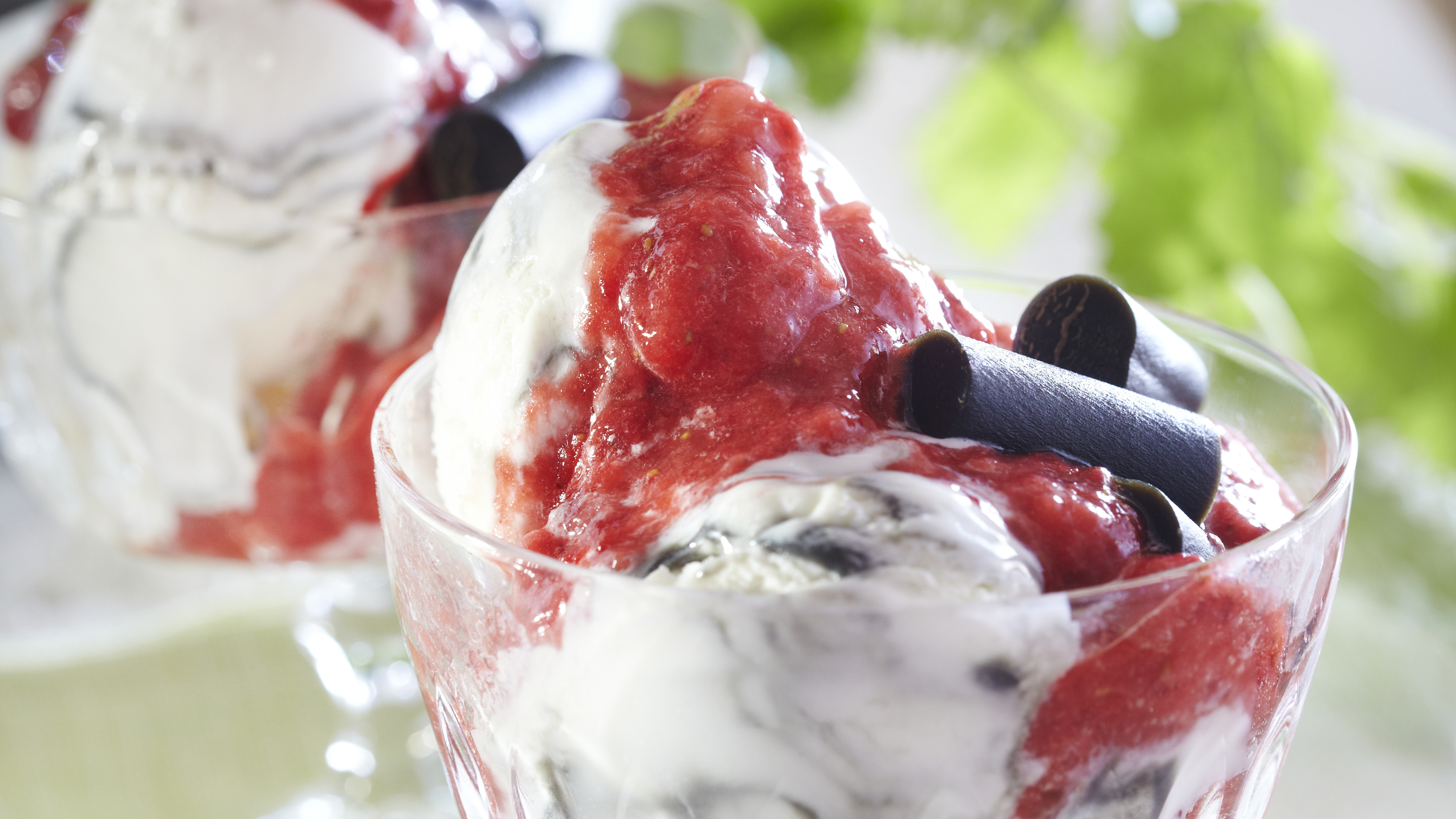 Lakritsijäätelö ja mansikkamelba