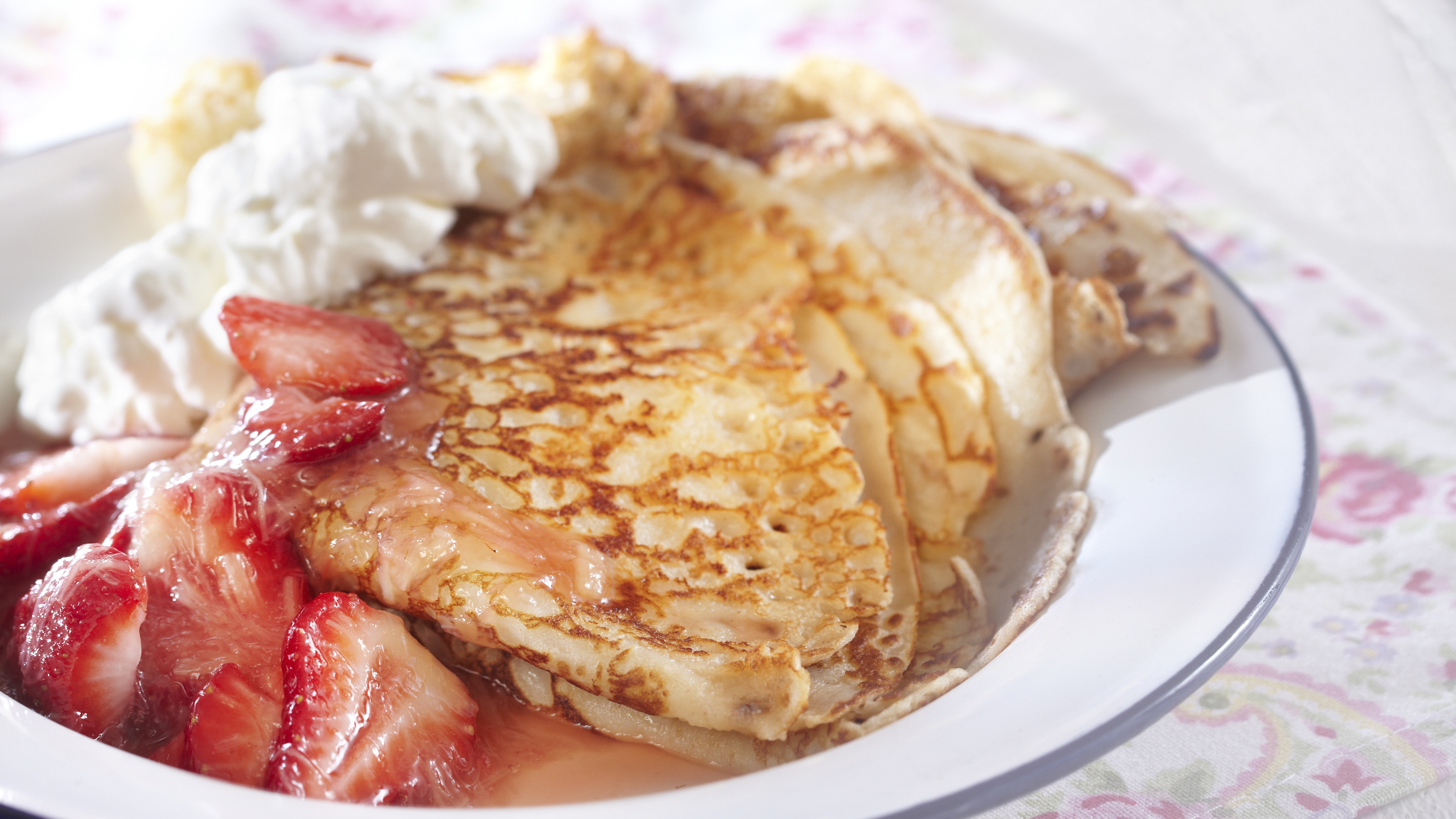 Raparperi-mansikkahilloke muurinpohjaletuille