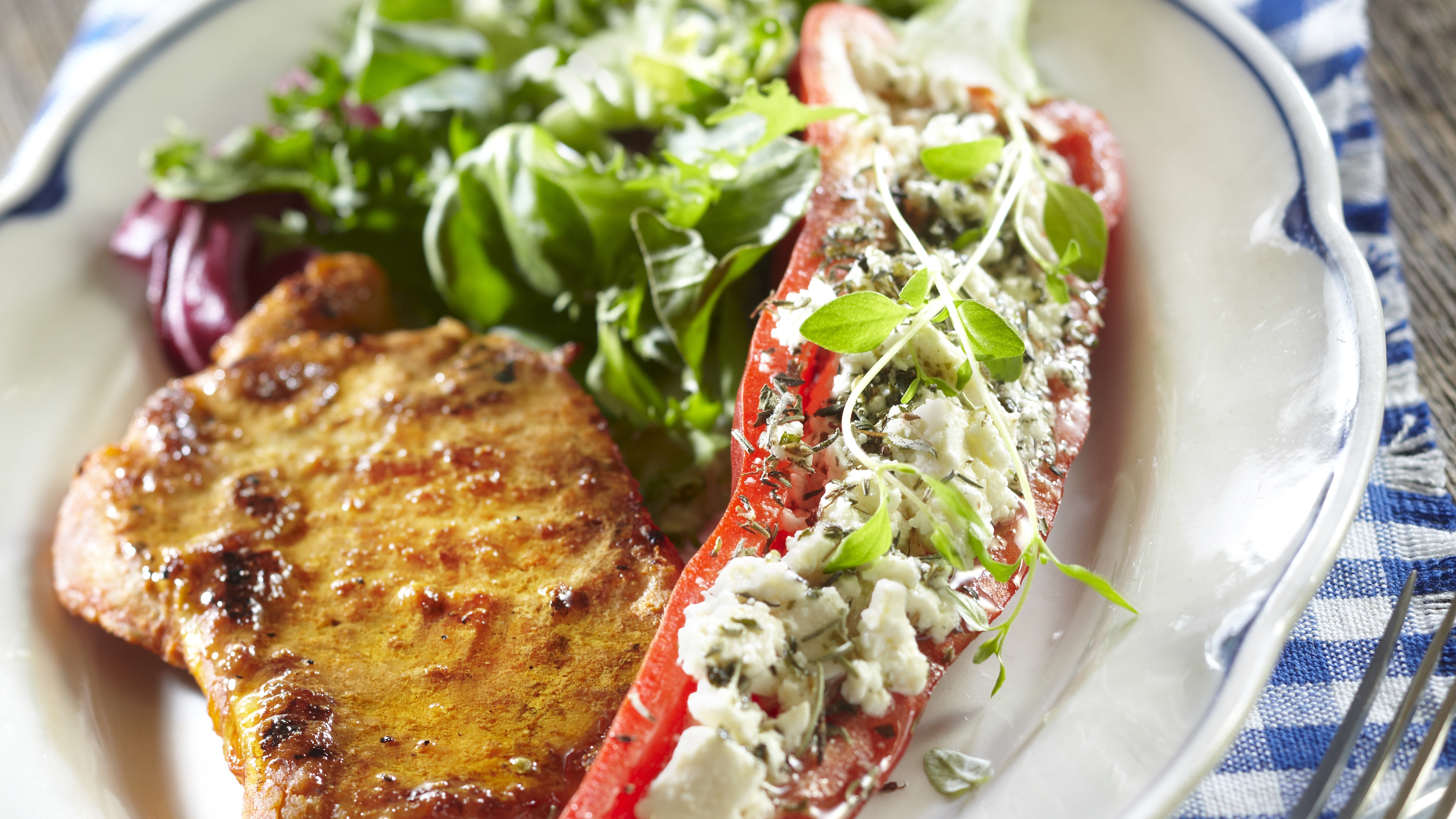 Fetatäytteiset suippopaprikat