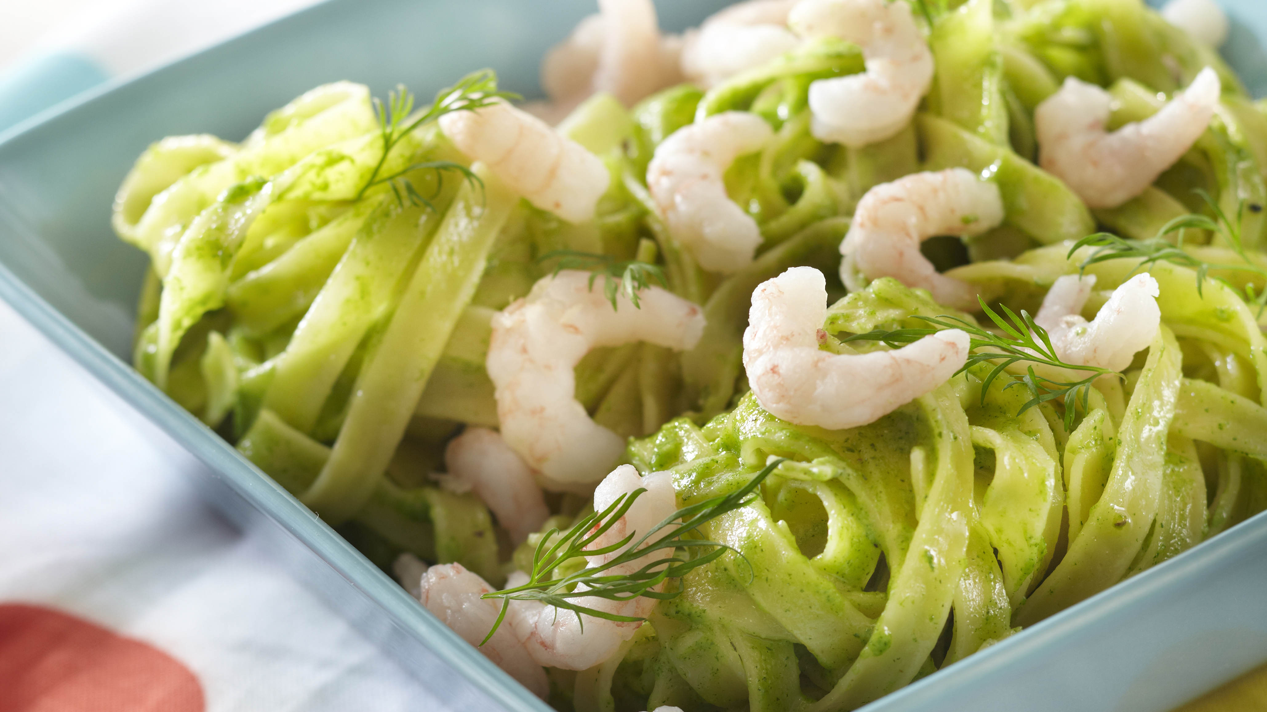 Tillipestokastike pastalle