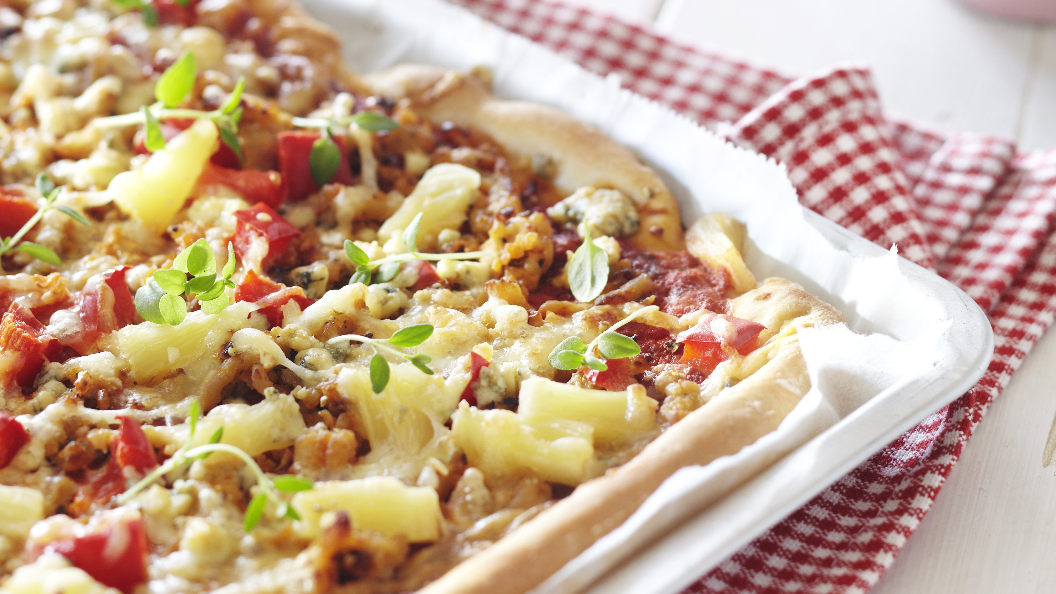 Broileri-sinihomejuustopeltipizza