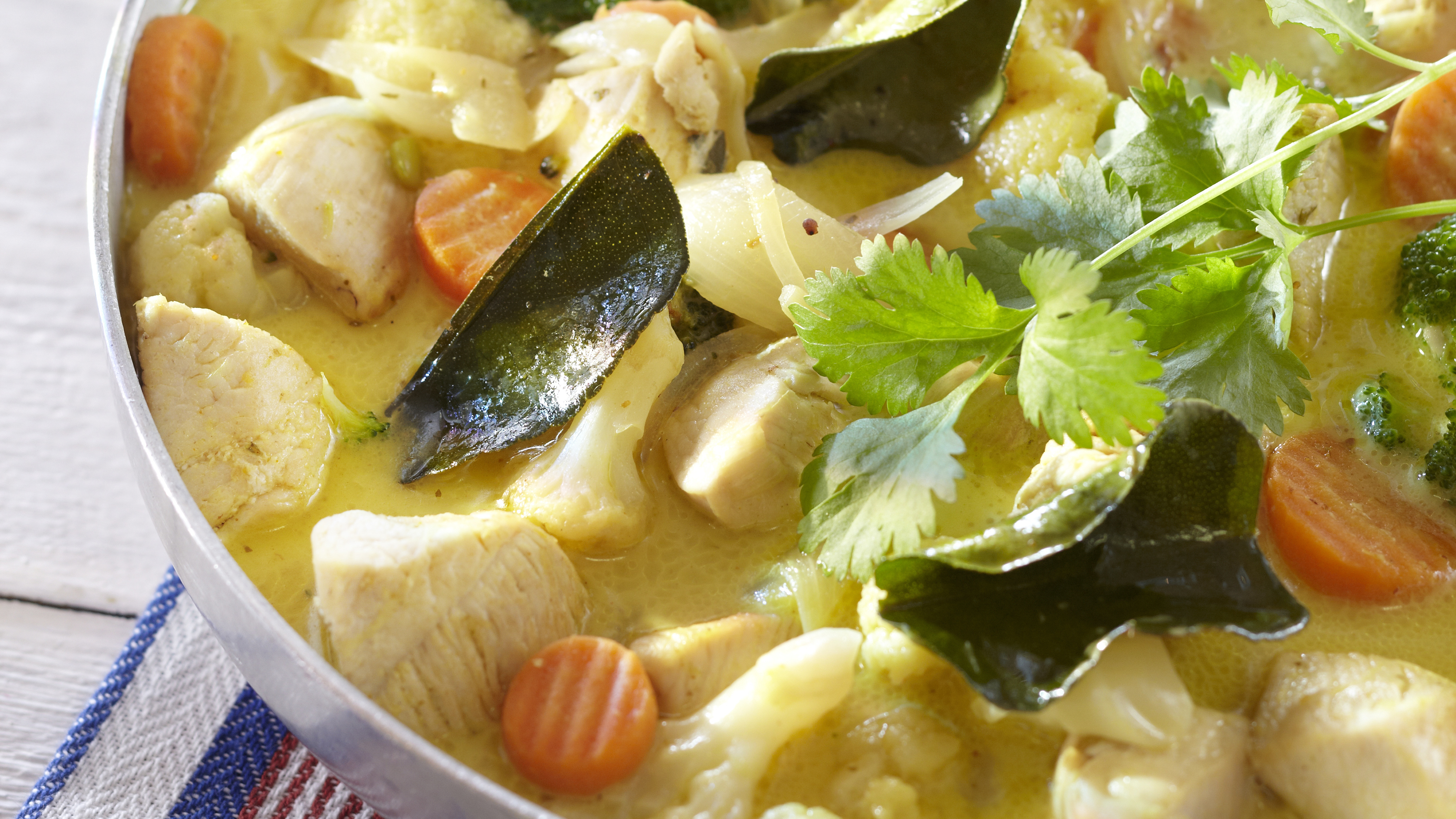 Keltainen kasvis-broilericurry