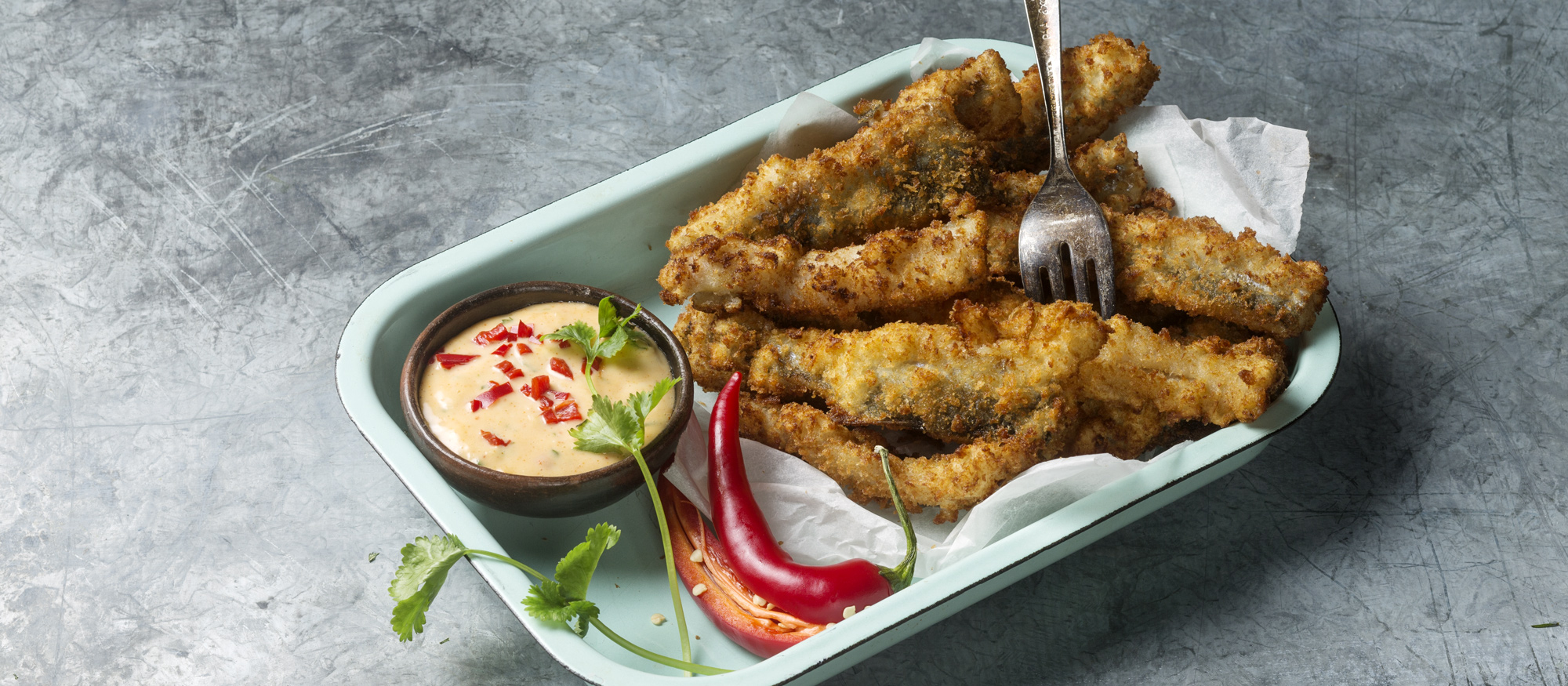 Silakkatempura ja chili-piparjuurimajoneesi