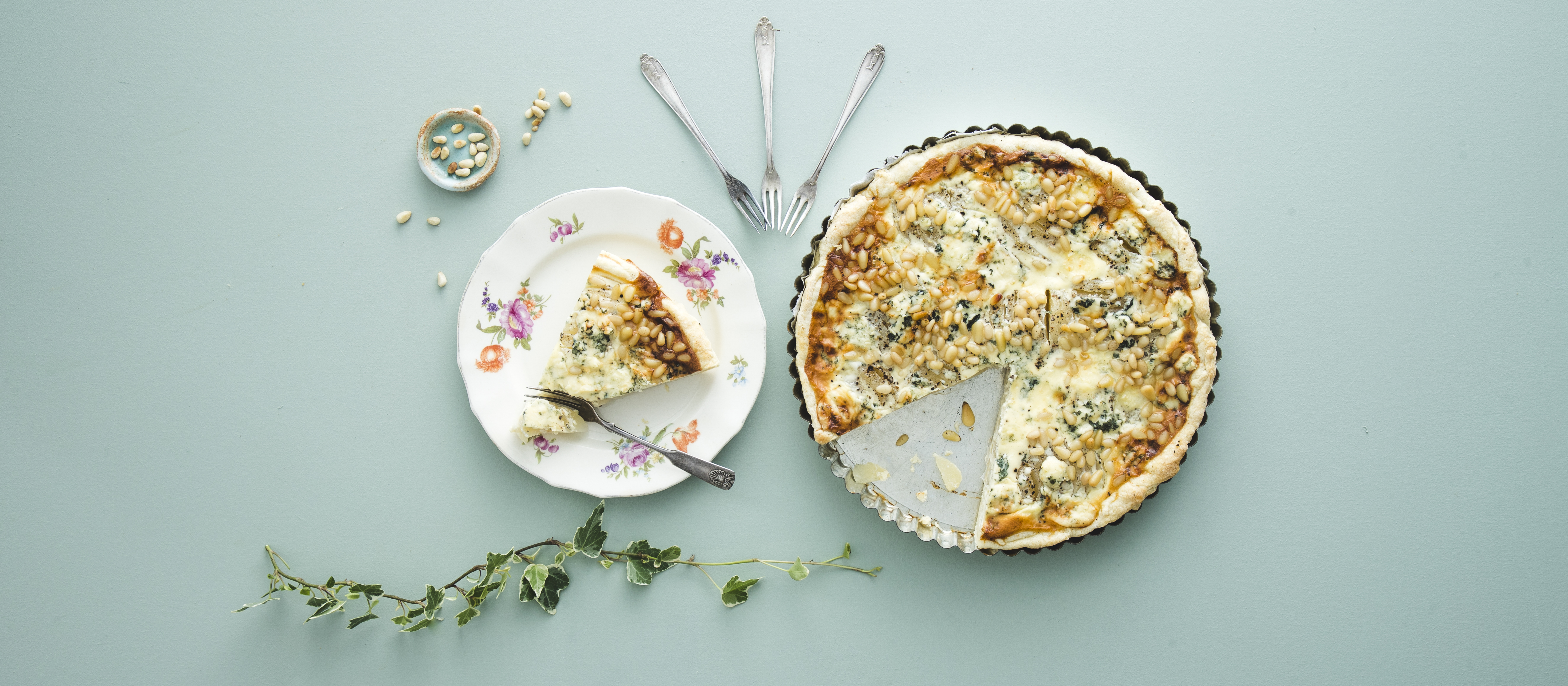 Sinihomejuusto-päärynäpiirakka