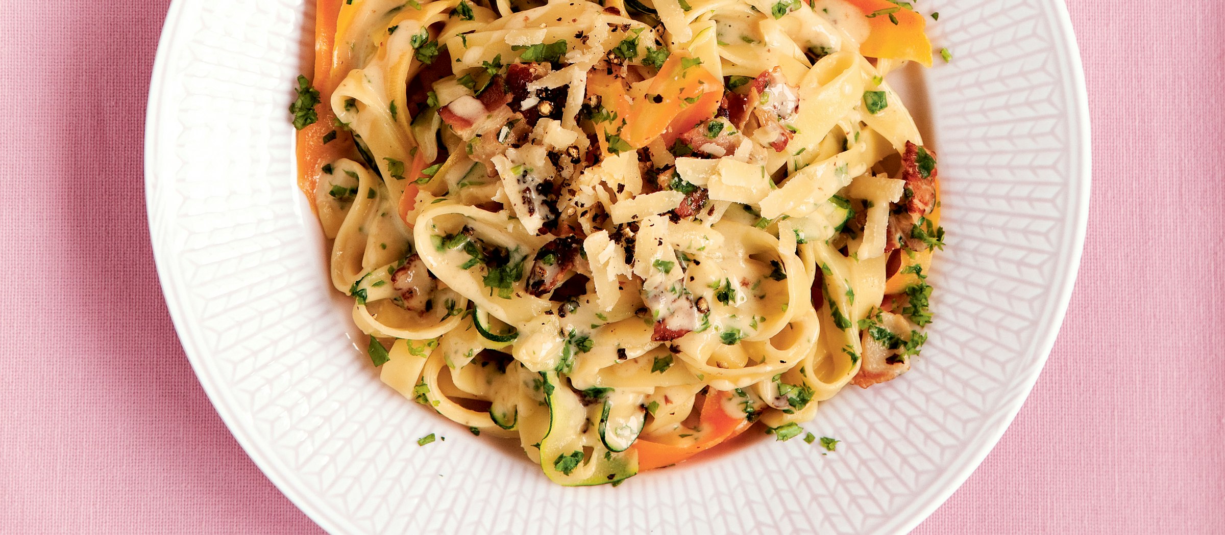 Värikäs pasta carbonara Pääruoat Reseptit KRuoka