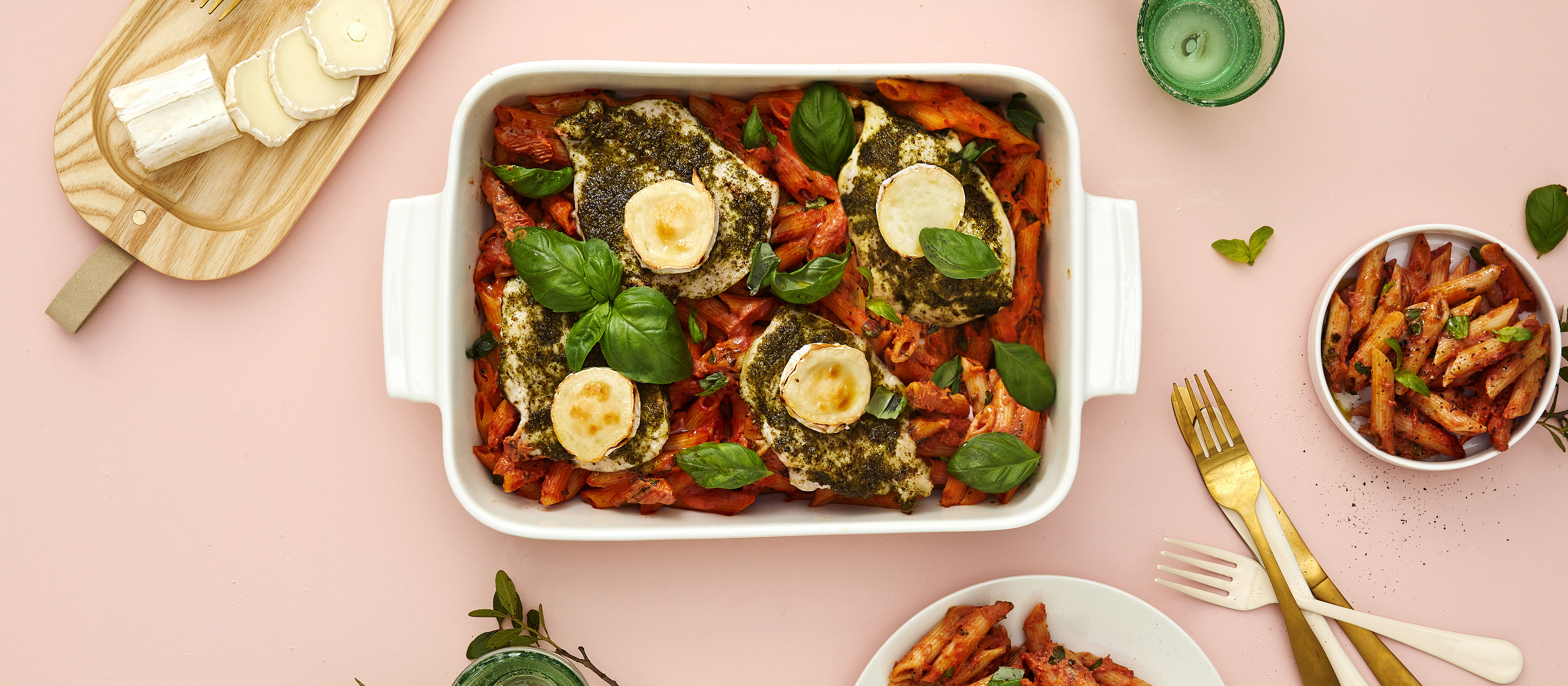 Tomaattinen vuohenjuusto-broileripasta