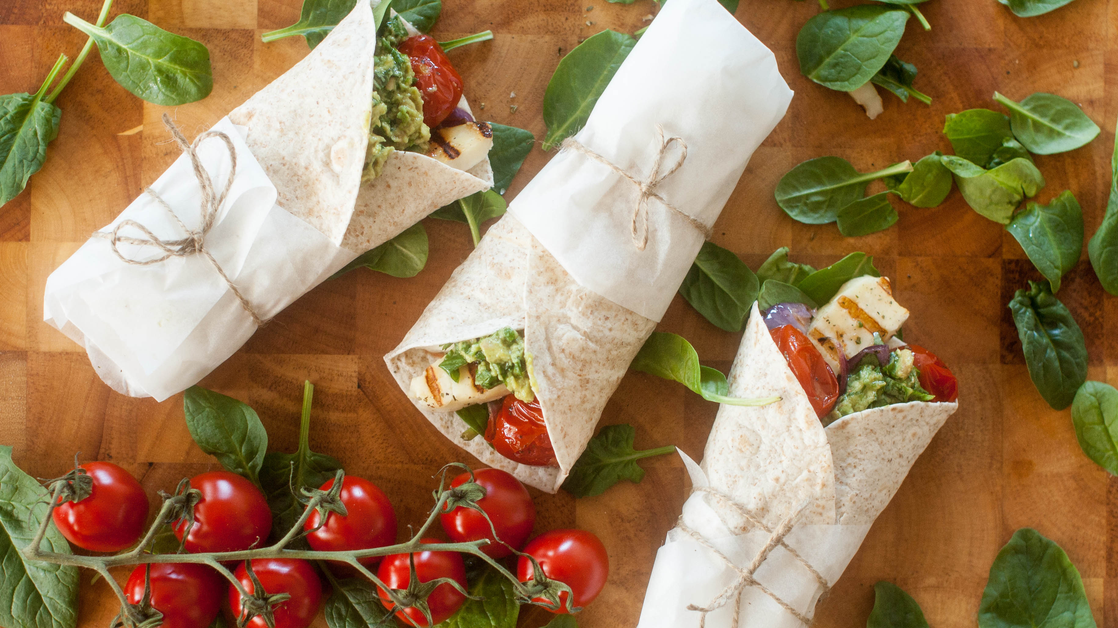 Tomaatti-halloumiwrapit