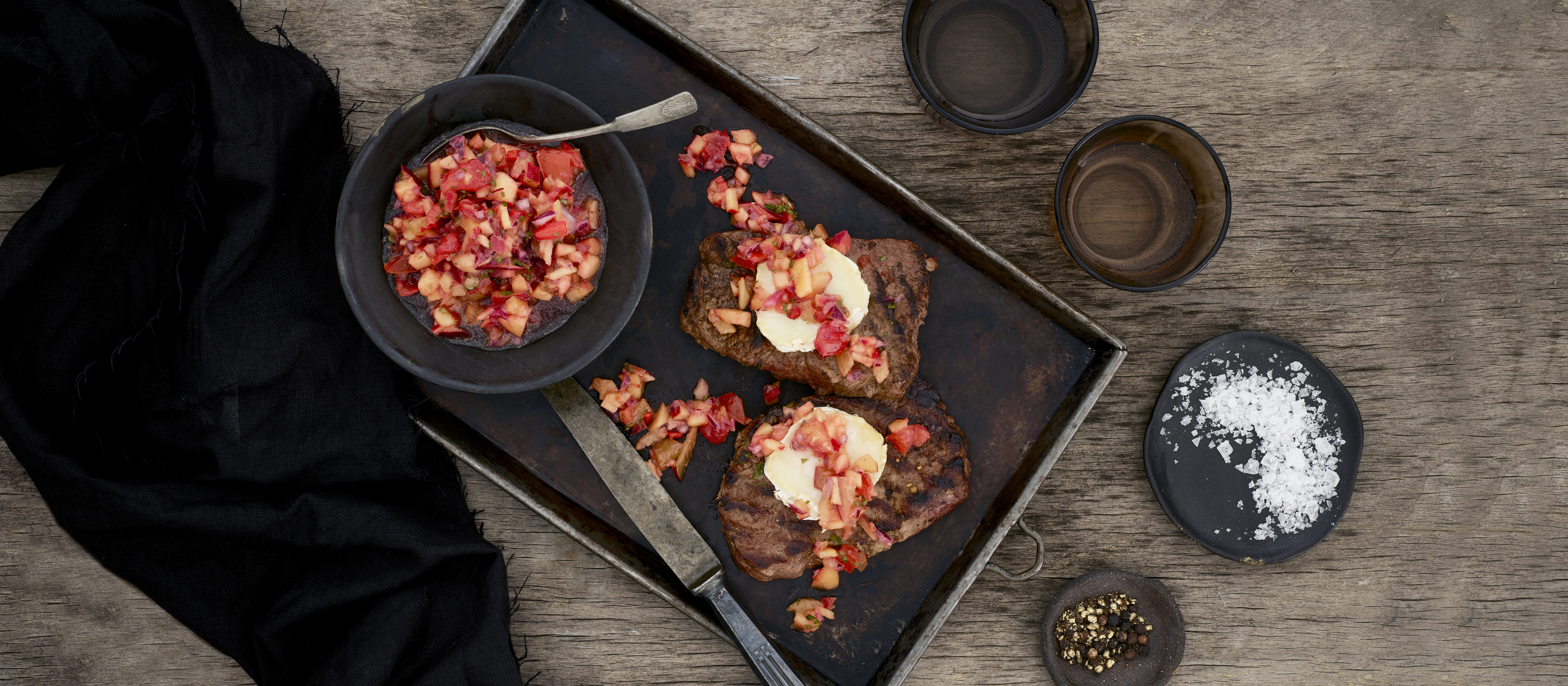 Grillatut ulkofileepihvit ja nektariinisalsa