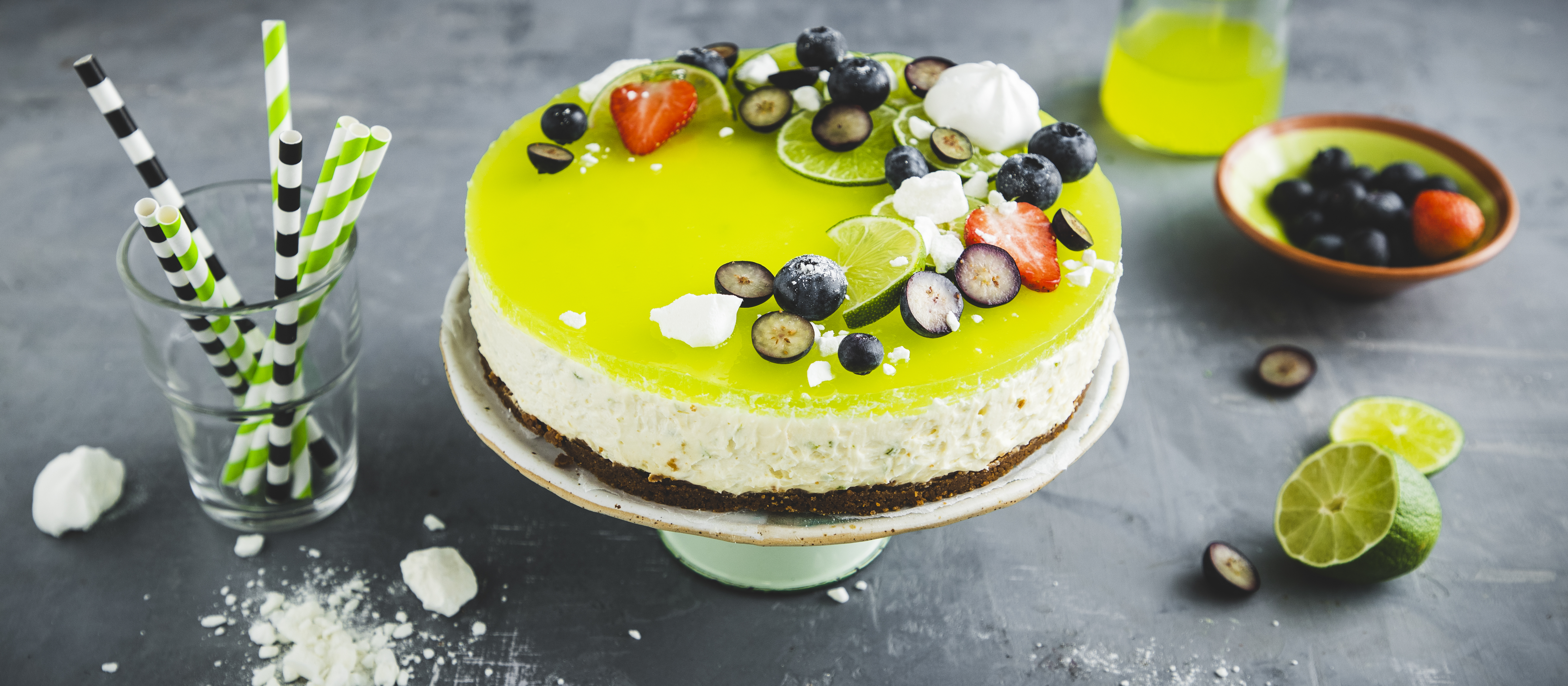 Valkosuklaa-limejuustokakku