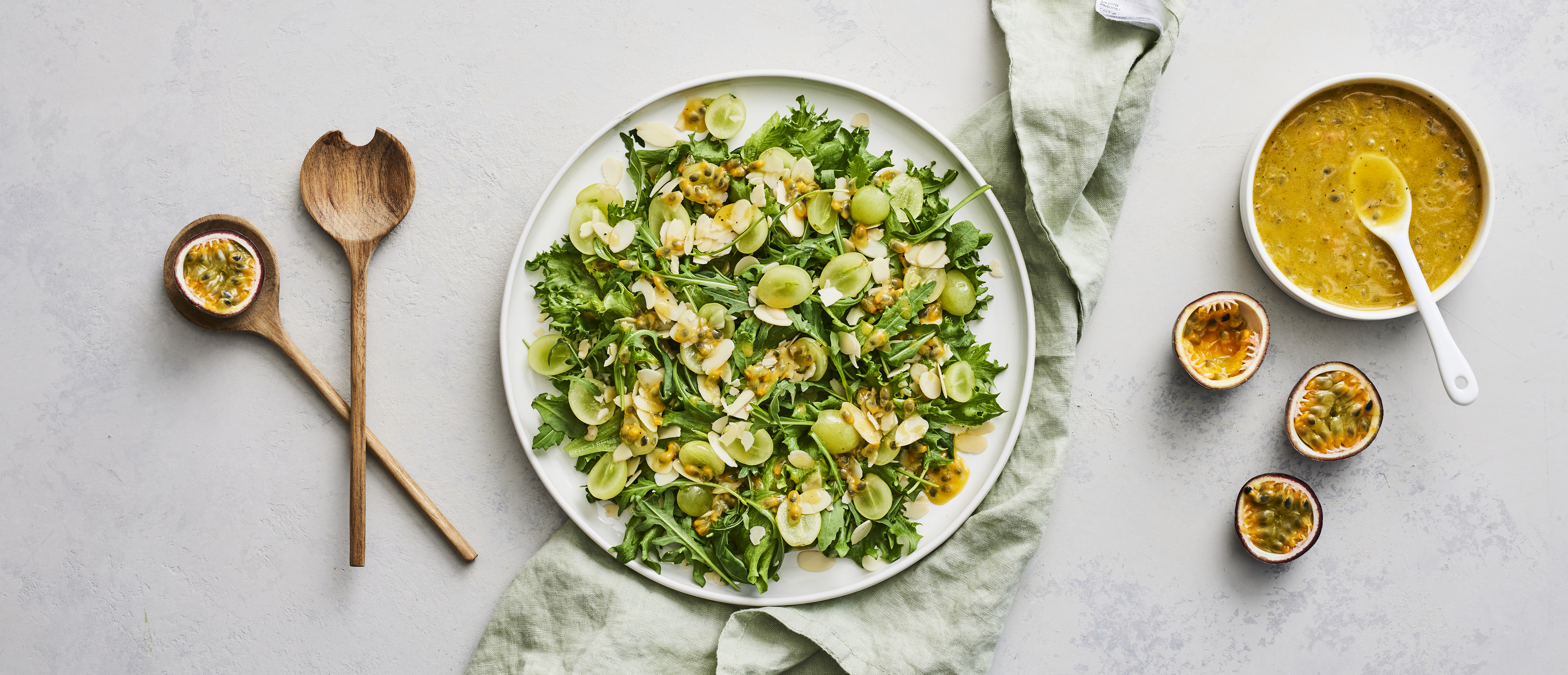 Vihreä salaatti ja passionkastike